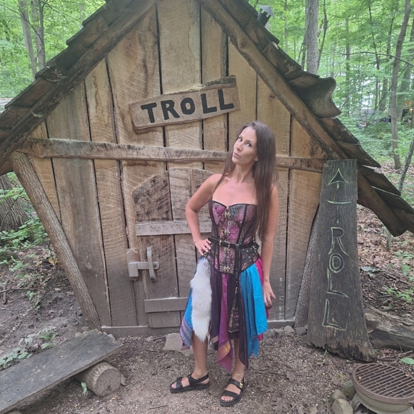 Bookmark my closet! - Picture 2 of 6